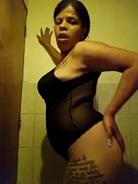 Snapshot of Esperanza_13 chatting on May 5, 2026, 11:24 pm Esperanza 13 online show from May 5, 2026, 11:24 pm
