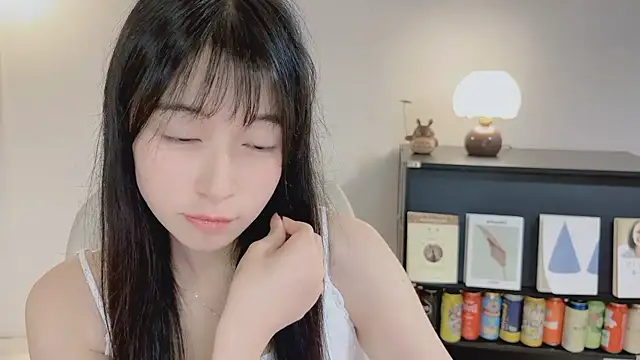 Onechestnut online show from May 10, 2026, 5:34 am