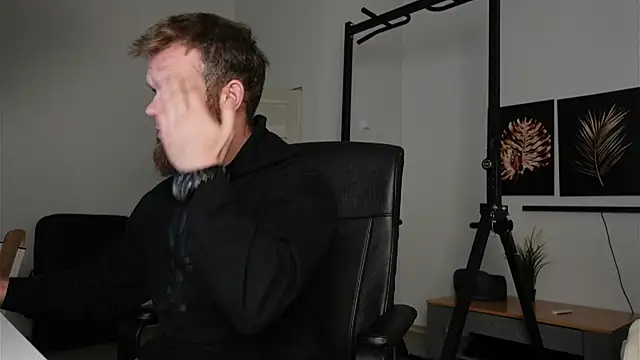 Stewart Barnz online show from November 10, 2025, 4:11 am