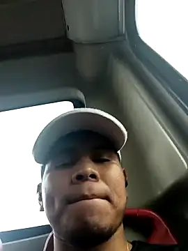 Snapshot of Oscariin96 chatting on February 11, 2026, 7:19 pm Oscariin96 online show from February 11, 2026, 7:19 pm