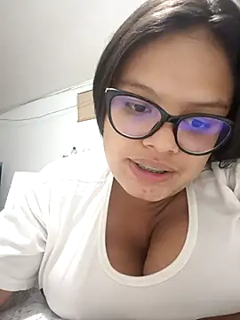 Snapshot of luluboobs9 chatting on April 25, 2026, 4:48 am luluboobs9 online show from April 25, 2026, 4:48 am