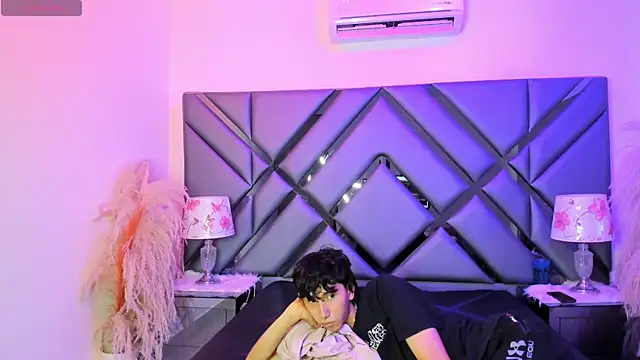 Milan LewisS online show from February 26, 2026, 12:26 pm