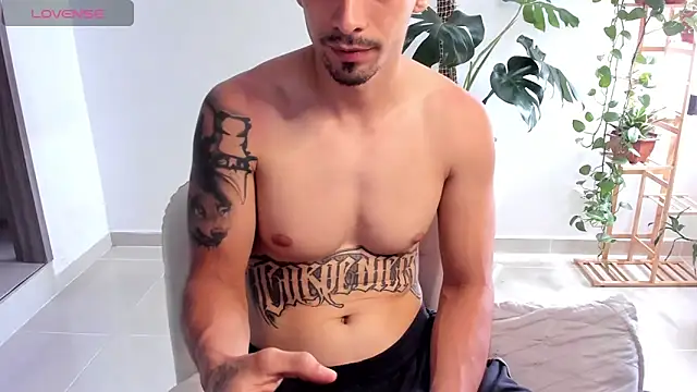 Mikevargas03 online show from April 13, 2026, 2:55 pm