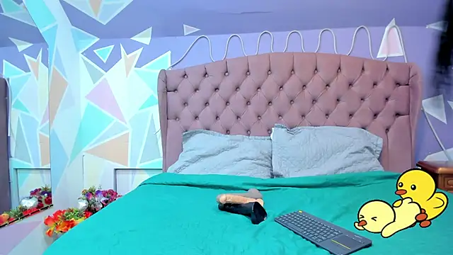 Scarletbigbug online show from November 1, 2025, 11:45 am