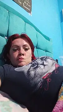 carolinhe  online show from December 1, 2025, 10:15 pm