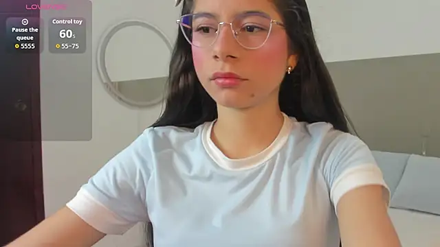 carlina 15 online show from February 9, 2026, 12:31 pm