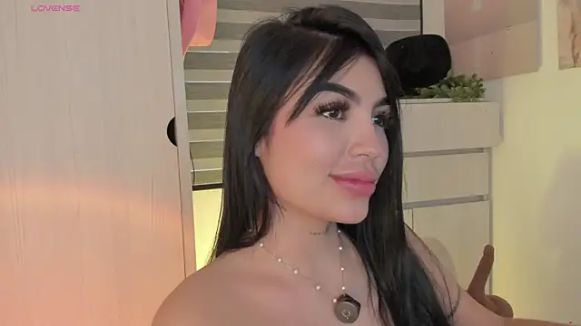 EmmyKenner online show from April 4, 2026, 12:02 pm