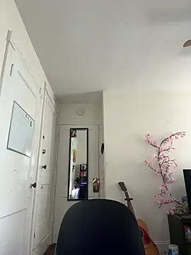 babykalirose online show from April 7, 2026, 1:11 pm