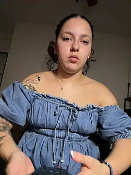 Snapshot of babykalirose chatting on April 18, 2026, 2:48 am babykalirose online show from April 18, 2026, 2:48 am