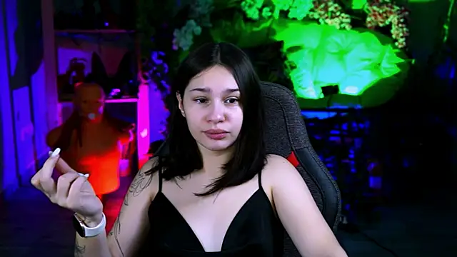 KimClarks  online show from October 28, 2025, 12:52 pm