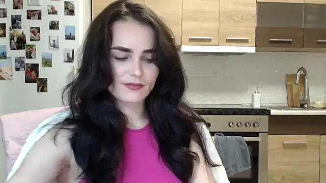 Silviaa a online show from December 4, 2025, 7:55 pm