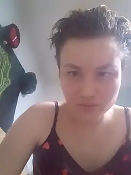 MoonIrene online show from October 6, 2025, 3:53 pm