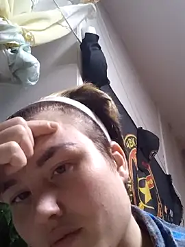 MoonIrene online show from October 28, 2025, 5:15 pm