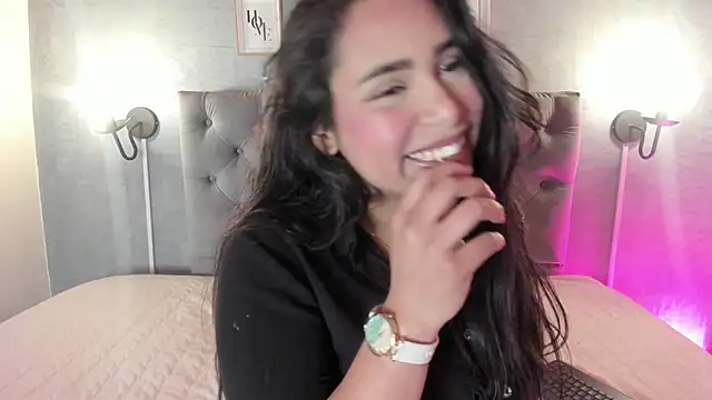 Snapshot of GiannaSlimJB chatting on September 26, 2025, 3:32 am GiannaSlimJB online show from September 26, 2025, 3:32 am