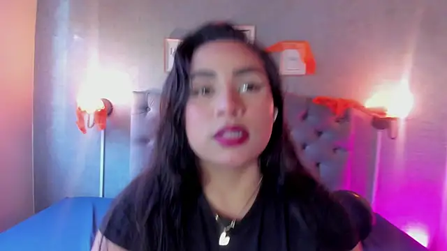 Snapshot of GiannaSlimJB chatting on October 5, 2025, 8:18 pm GiannaSlimJB online show from October 5, 2025, 8:18 pm