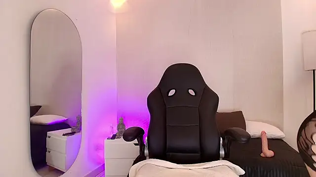 Scaarlettfox online show from September 12, 2025, 7:47 pm