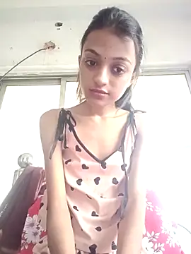 Your-Kitkat online show from September 13, 2025, 6:24 am