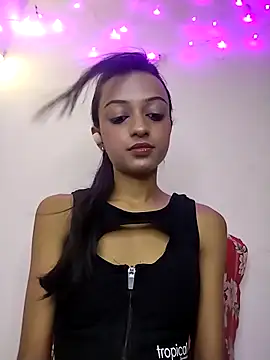 Your-Kitkat online show from November 7, 2025, 6:52 pm