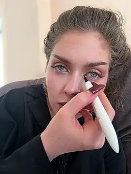 Snapshot of KellyKeler chatting on February 4, 2026, 10:10 am KellyKeler online show from February 4, 2026, 10:10 am