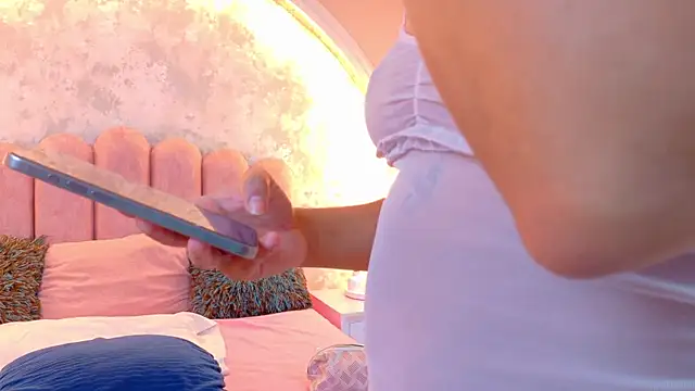 Snapshot of JasmineRhodes chatting on March 4, 2026, 12:00 pm JasmineRhodes online show from March 4, 2026, 12:00 pm