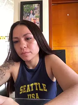 Zoe Rowan online show from November 4, 2025, 3:44 pm