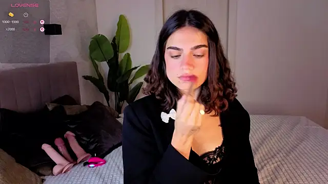 Snapshot of NIghtFloat chatting on September 19, 2025, 6:37 am NIghtFloat online show from September 19, 2025, 6:37 am