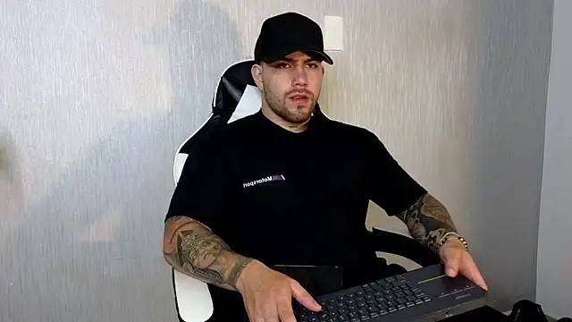 Ades Lowe online show from September 22, 2025, 11:56 am