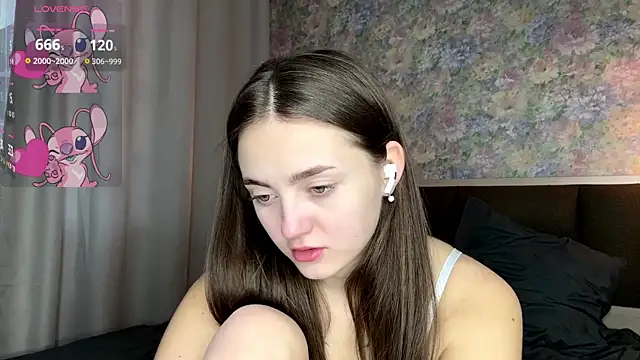 Snapshot of LoraDavi chatting on April 16, 2026, 8:15 am LoraDavi online show from April 16, 2026, 8:15 am