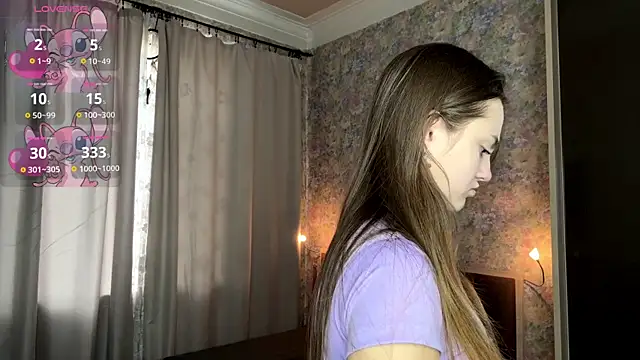 Snapshot of LoraDavi chatting on April 19, 2026, 6:13 am LoraDavi online show from April 19, 2026, 6:13 am