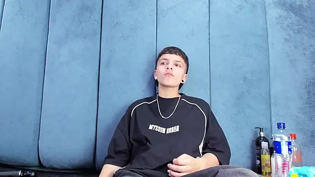 Megan Thompson  online show from March 19, 2026, 2:15 am