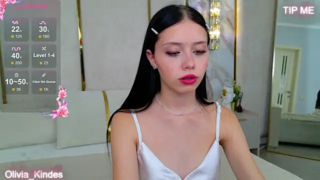 Snapshot of Olivia_Kindes chatting on September 19, 2025, 4:51 pm Olivia Kindes online show from September 19, 2025, 4:51 pm