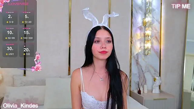 Snapshot of Olivia_Kindes chatting on September 21, 2025, 5:14 pm Olivia Kindes online show from September 21, 2025, 5:14 pm