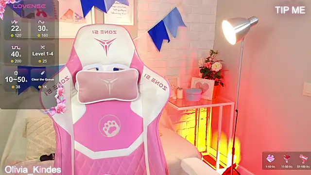 Snapshot of Olivia_Kindes chatting on September 22, 2025, 5:37 pm Olivia Kindes online show from September 22, 2025, 5:37 pm
