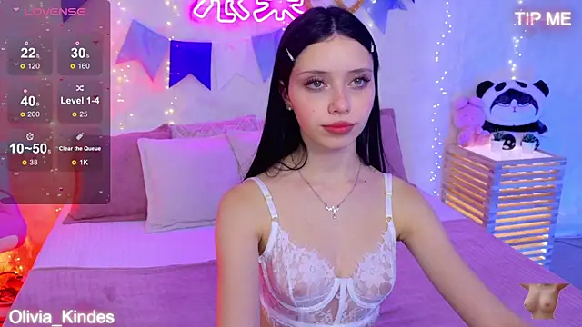Snapshot of Olivia_Kindes chatting on October 6, 2025, 4:59 pm Olivia Kindes online show from October 6, 2025, 4:59 pm