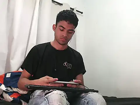 camillo beischel  online show from October 1, 2025, 6:36 pm