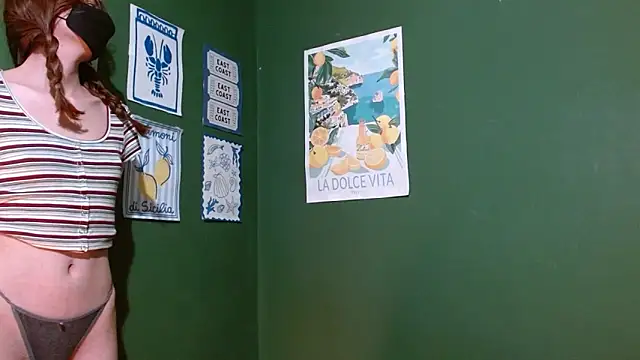 Roxiehood online show from November 14, 2025, 1:48 am