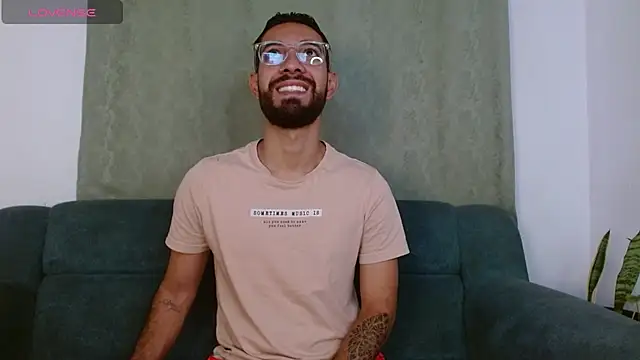 ReyPablo1 online show from September 14, 2025, 2:49 pm