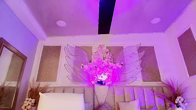 satin queen online show from March 5, 2026, 11:50 am