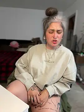 Alix Valentine online show from April 12, 2026, 2:49 am