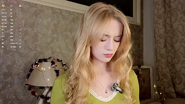 Snapshot of Emma_Frosty chatting on May 5, 2026, 9:45 pm Emma Frosty online show from May 5, 2026, 9:45 pm