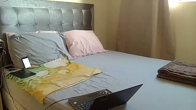 Unique X perience online show from April 15, 2026, 10:32 pm