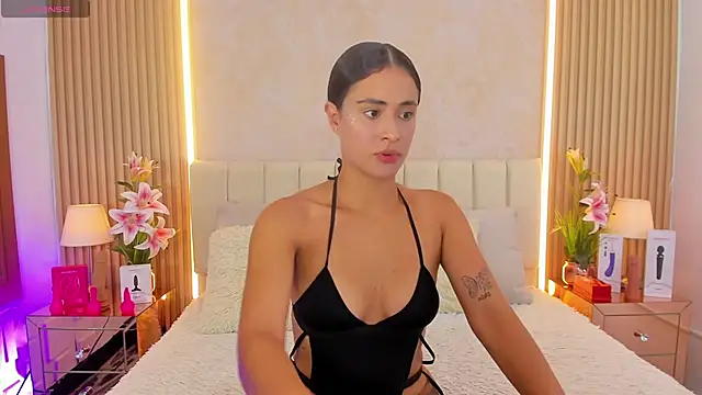 ZOEBARLOWE online show from November 14, 2025, 7:01 pm