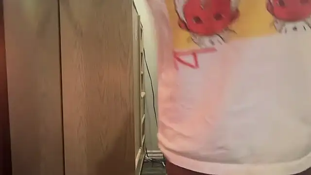 kSwisssxxx online show from October 28, 2025, 6:39 am