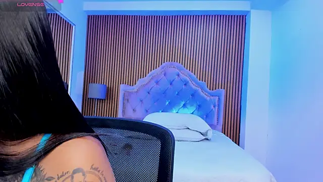 SelenaStonne online show from November 14, 2025, 8:29 pm