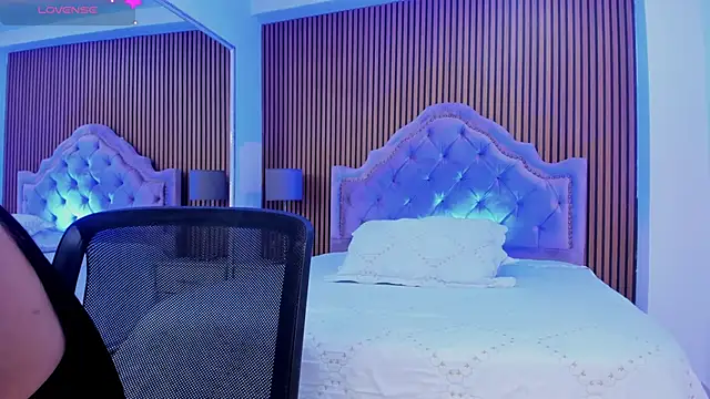 SelenaStonne online show from November 23, 2025, 12:49 pm