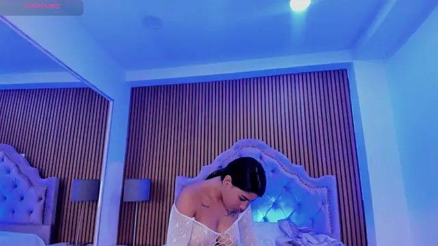 SelenaStonne online show from December 4, 2025, 8:50 pm