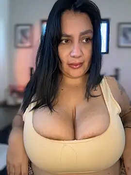 victoria amatista  online show from February 12, 2026, 3:29 pm