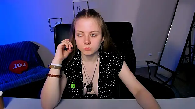 foxy tease  online show from September 22, 2025, 12:45 am