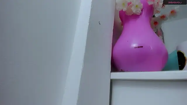 eimy skinny  online show from October 30, 2025, 7:03 pm