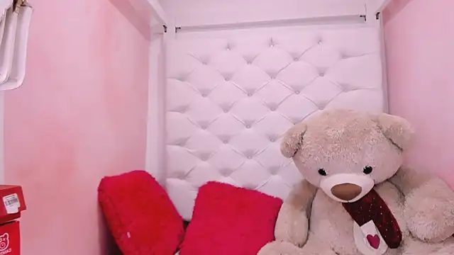 eimy skinny  online show from March 1, 2026, 12:29 pm